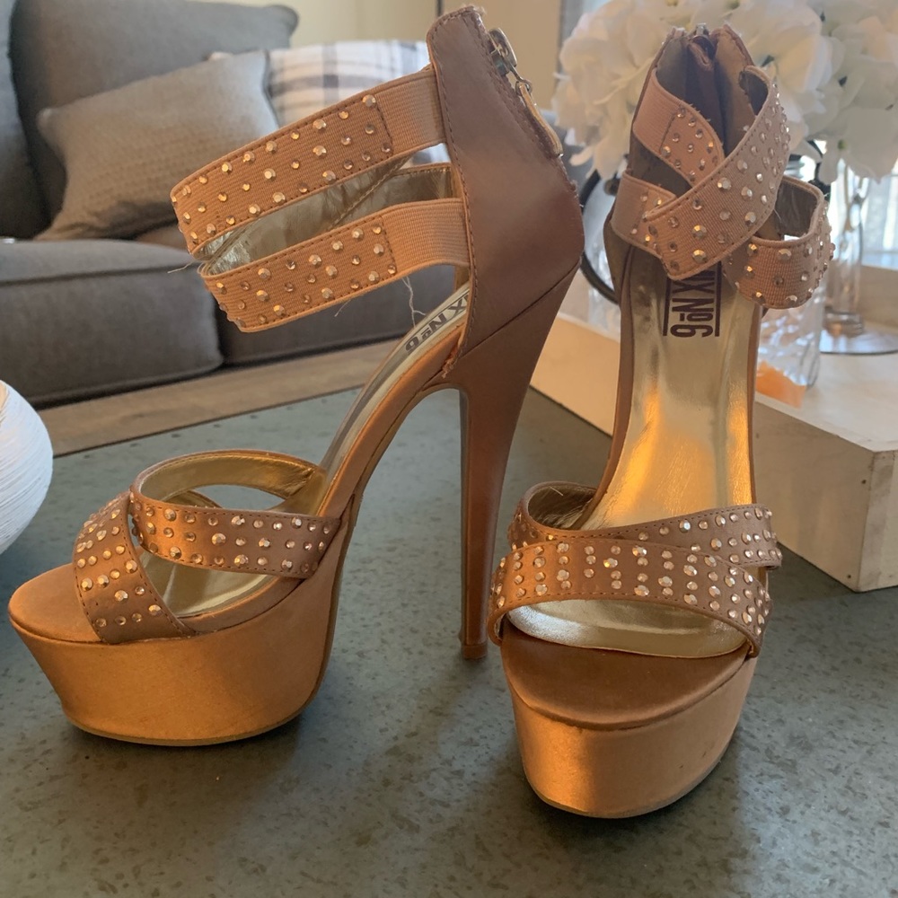 Platform heel